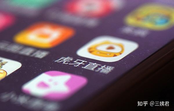 LOL直播收入分成(英雄联盟主播能赚多少钱)